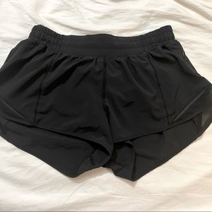 Lululemon Hotty Hot Low-Rise Lined Short 2.5”